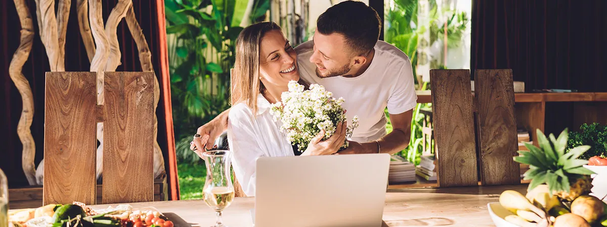 Newlyweds on a laptop